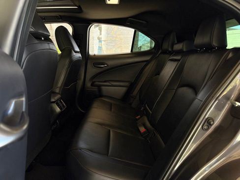 Used 2023 Lexus UX 250h FWD image 18