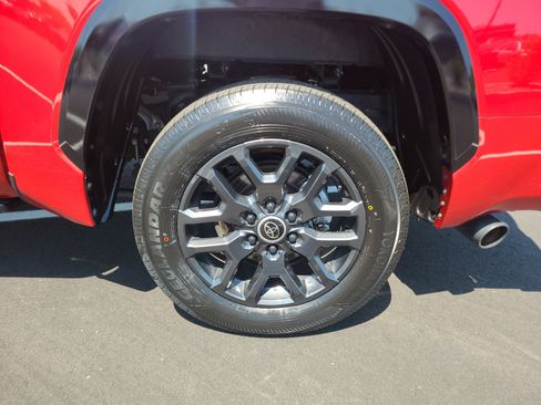 Used 2024 Toyota Tundra Platinum AWD/4WD image 10