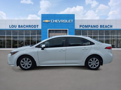Used 2024 Toyota Corolla LE FWD image 4