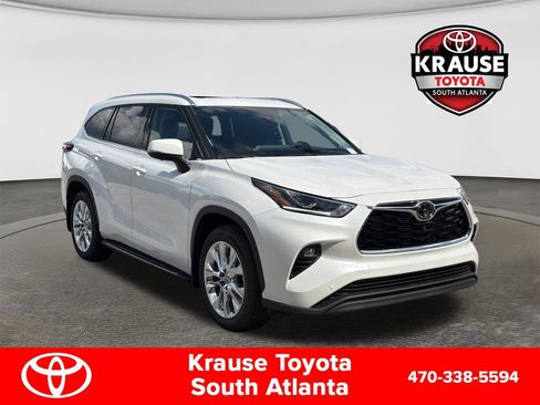New 2026 Toyota Highlander AWD image 1