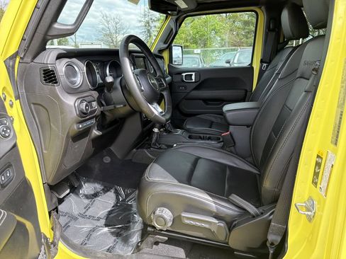 Used 2023 Jeep Wrangler Unlimited Sahara w/ Cold Weather Group AWD/4WD image 12