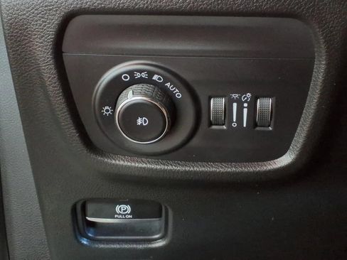 Used 2022 Jeep Grand Cherokee L Summit w/ Luxury Tech Group V AWD/4WD image 21