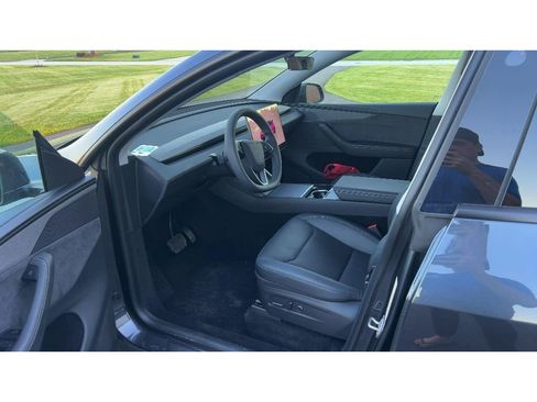 Used 2026 Tesla Model Y Long Range AWD/4WD image 5