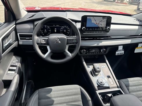 New 2025 Mitsubishi Outlander 4WD Plug-In Hybrid image 10