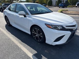 Used 2018 Toyota Camry SE image 1
