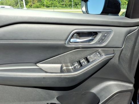 Certified 2025 Nissan Rogue Platinum AWD/4WD image 3