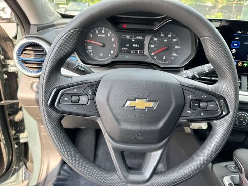 Used 2026 Chevrolet Trax LS FWD image 16