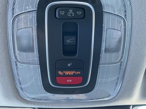 Used 2025 Hyundai Elantra Limited image 20