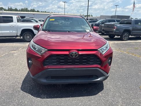 Used 2019 Toyota RAV4 XLE w/ Convenience Package FWD image 2