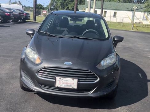 Used 2017 Ford Fiesta SE FWD image 3