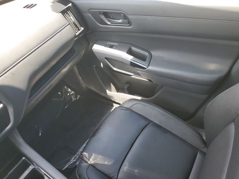 Certified 2024 Nissan Pathfinder SV image 11