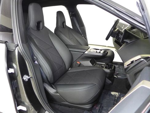 Used 2024 BMW iX xDrive50 w/ Sport Package AWD/4WD image 18