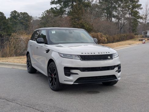 New 2025 Land Rover Range Rover Sport Dynamic SE image 3