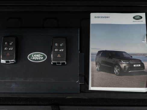 Used 2024 Land Rover Discovery Dynamic SE AWD/4WD image 54