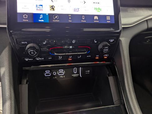 Used 2023 Jeep Grand Cherokee 4WD 4xe image 22