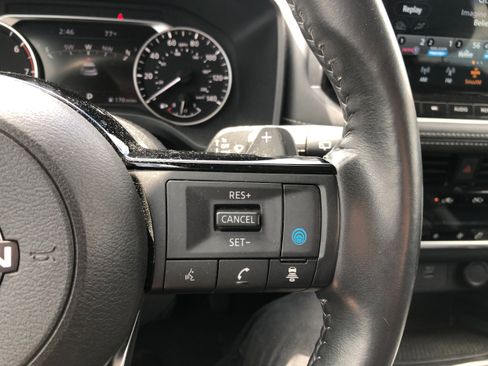 Used 2022 Nissan Rogue SL w/ SL Premium Package image 16