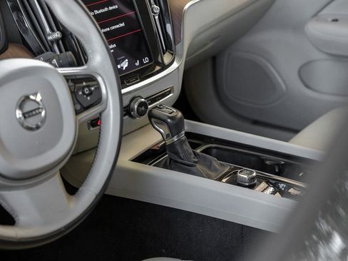 Used 2021 Volvo S60 T5 Momentum image 22