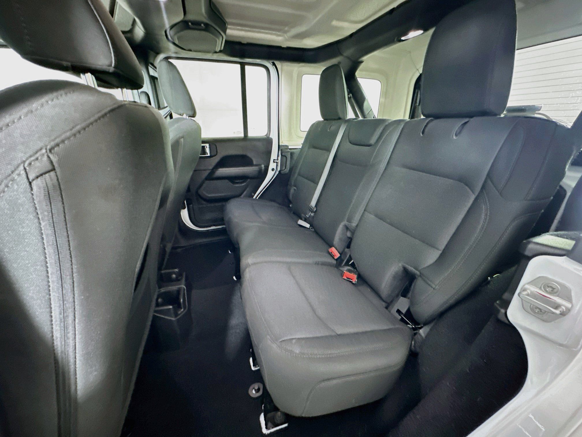 Used 2020 Jeep Wrangler Unlimited Sahara AWD/4WD image 26