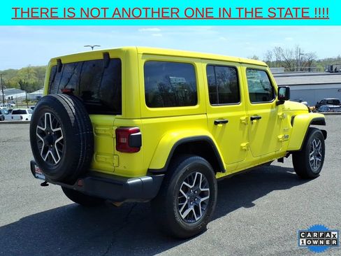 Used 2024 Jeep Wrangler Unlimited Sahara AWD/4WD image 7