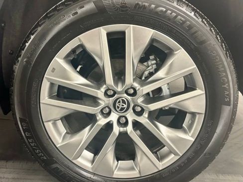 Used 2024 Toyota RAV4 XLE Premium FWD image 10