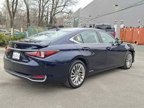 Used 2022 Lexus ES 300h Luxury image 25