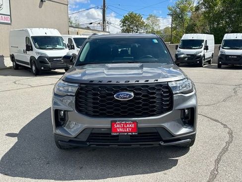 Used 2025 Ford Explorer ST-Line w/ ST-Line Street Pack AWD/4WD image 13