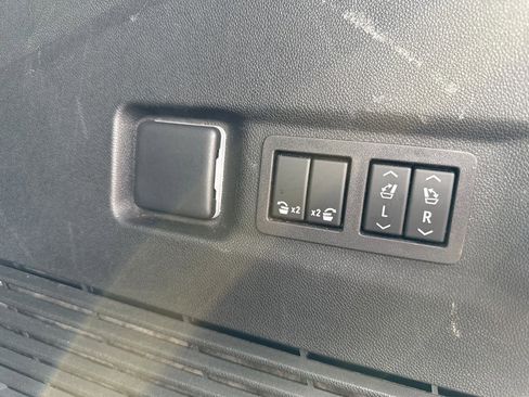 Used 2023 Chevrolet Suburban RST w/ Luxury Package image 36