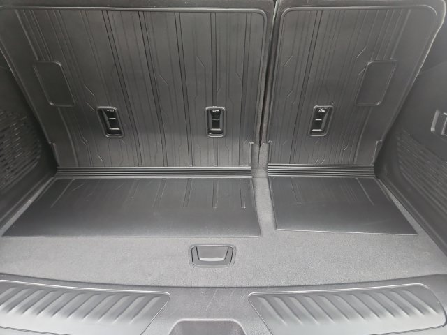 Used 2025 GMC Yukon Elevation w/ Technology Package AWD/4WD image 23
