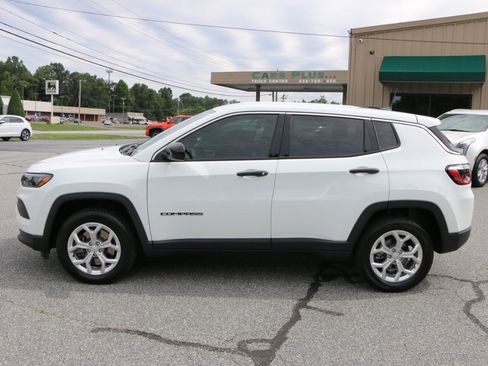 Used 2024 Jeep Compass Sport AWD/4WD image 2