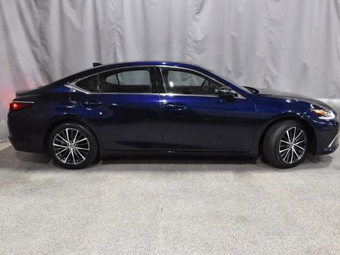 Used 2024 Lexus ES 350 w/ Premium Package image 2