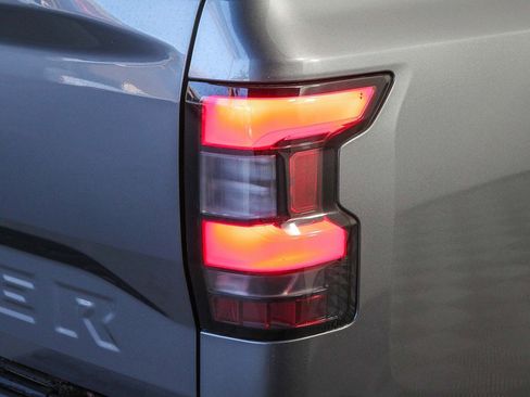 Used 2022 Nissan Frontier S w/ Technology Package image 9