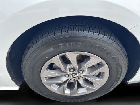 Used 2023 Toyota Sienna LE FWD image 38