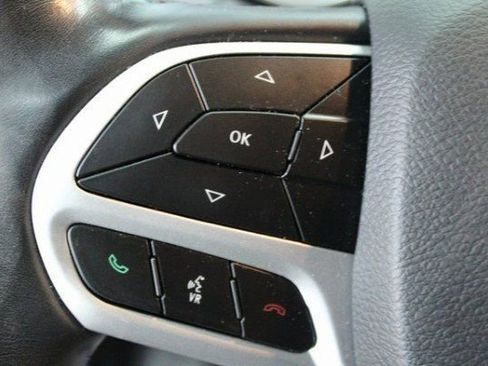 Used 2020 Jeep Cherokee Sport image 12