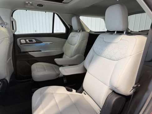 Certified 2025 Ford Explorer Platinum w/ Ultimate Package image 26
