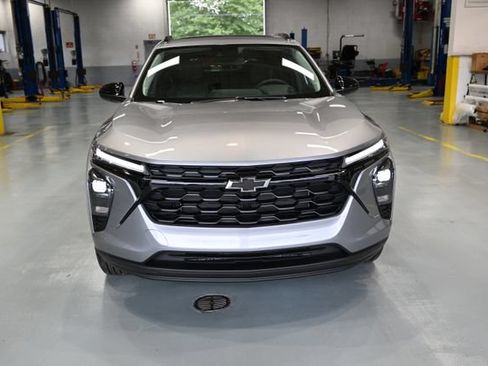 New 2026 Chevrolet Trax LT w/ Sunroof Package FWD image 2