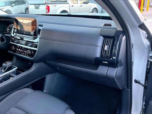 Certified 2025 Nissan Pathfinder SV image 17