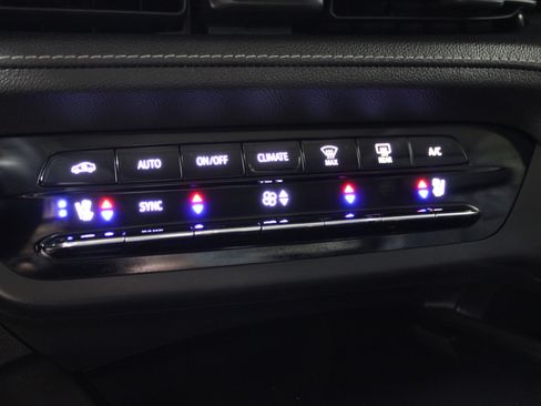 Used 2023 Buick Envision Avenir image 22