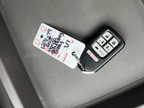 Used 2015 Honda Odyssey Touring Elite image 40