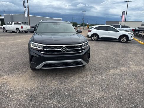 Used 2022 Volkswagen Atlas Cross Sport SE FWD image 3