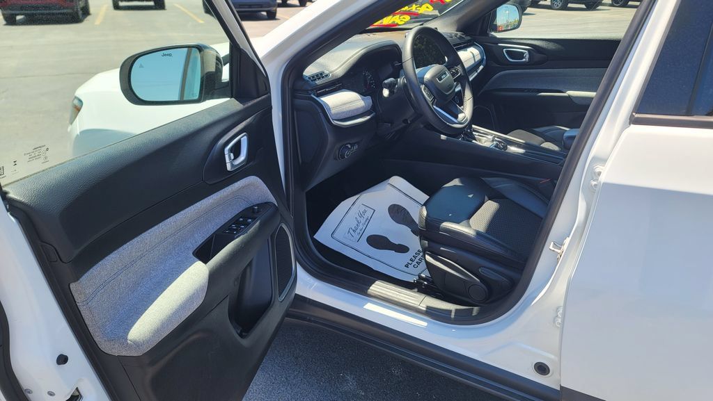 Used 2024 Jeep Compass Latitude AWD/4WD image 18