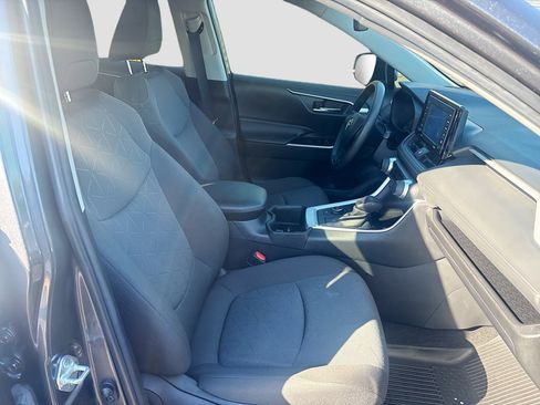 Used 2022 Toyota RAV4 XLE image 21