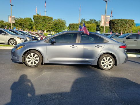 Used 2025 Toyota Corolla LE FWD image 7