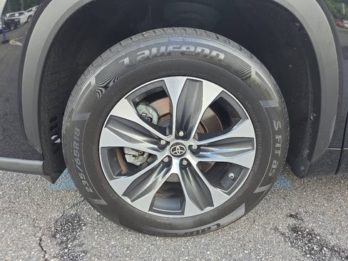 Used 2021 Toyota Highlander XLE FWD image 28