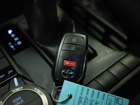 Used 2024 Toyota Tacoma SR5 AWD/4WD image 21