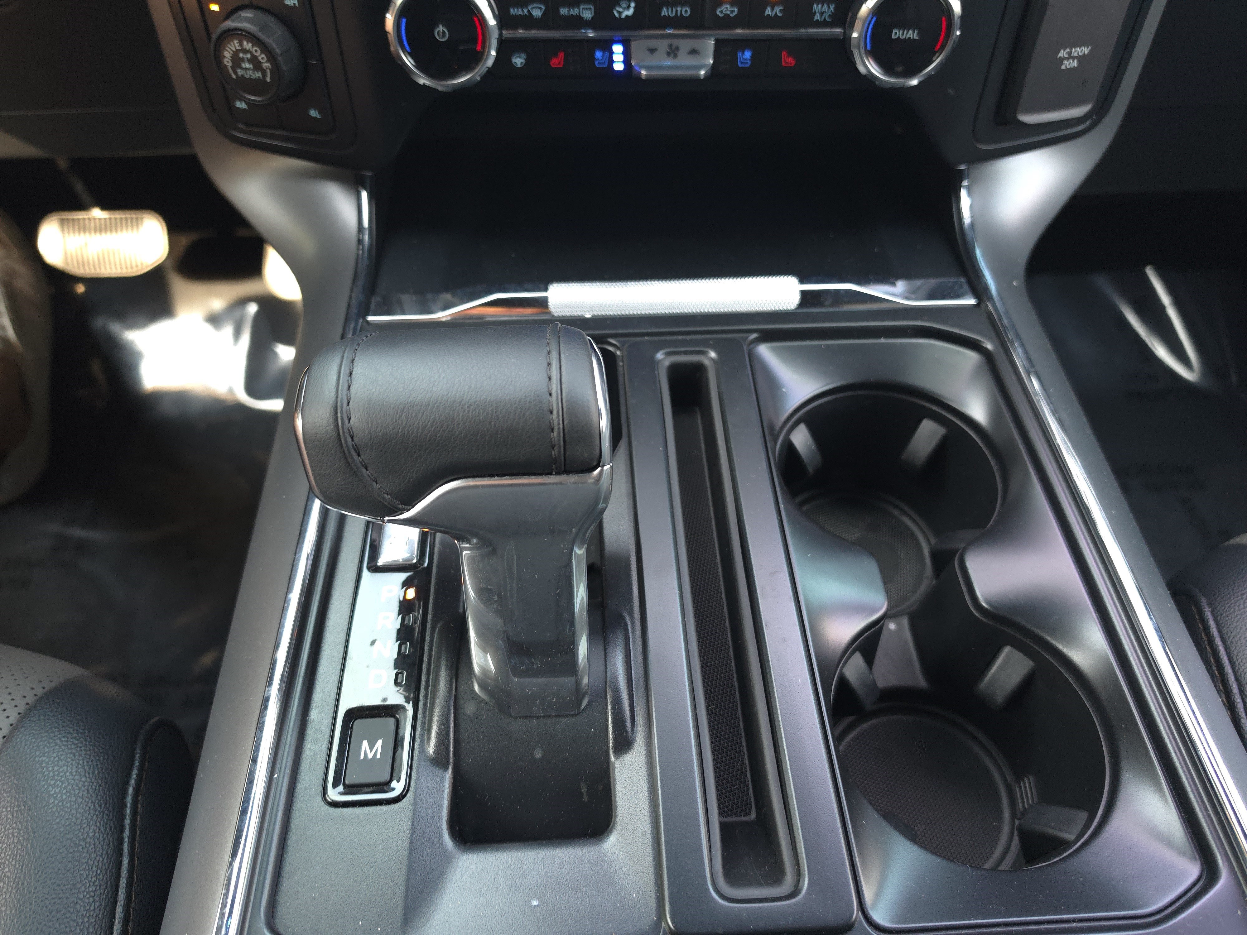 Used 2025 Ford F150 Lariat w/ Equipment Group 501A Mid AWD/4WD image 13