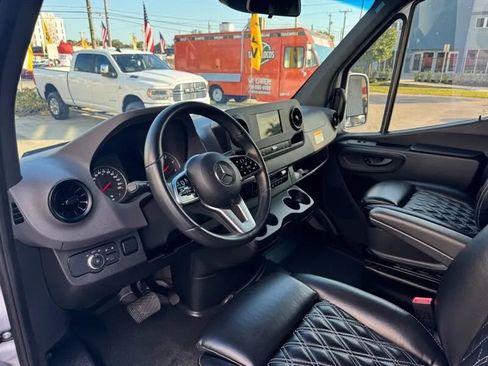 Used 2023 Mercedes-Benz Sprinter 3500 image 20
