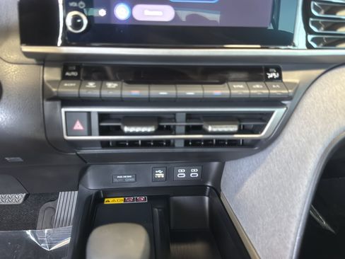 Used 2025 Toyota Camry LE FWD image 27