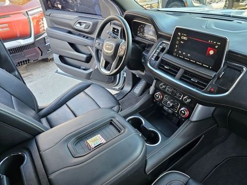Used 2023 GMC Yukon XL SLT w/ SLT Luxury Package image 23