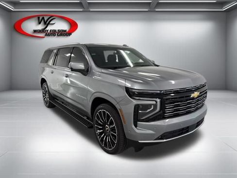 New 2026 Chevrolet Suburban High Country AWD/4WD image 3