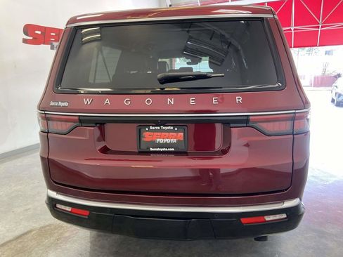 Used 2025 Jeep Wagoneer L Series II w/ 8-pass Seating Package image 3